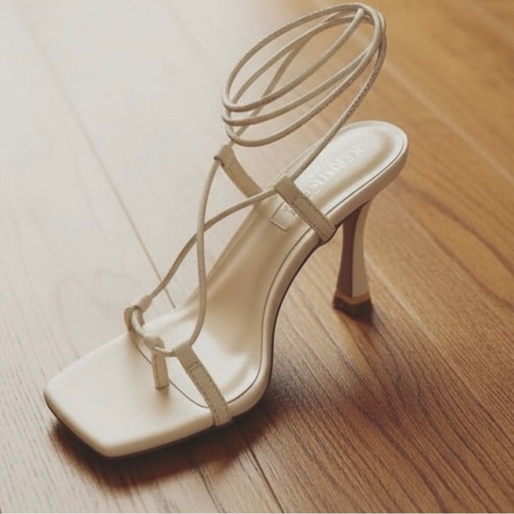 NIB Kenneth Cole Women's Leather Lace-Up Square Toe Sandals in Cream - Size 9M‎